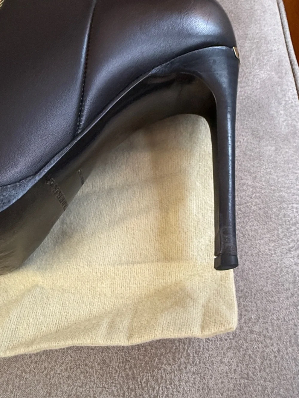 Burberry Black Leather Knee-High Stiletto Boots with Signature Check Texture - Picture 9 of 16